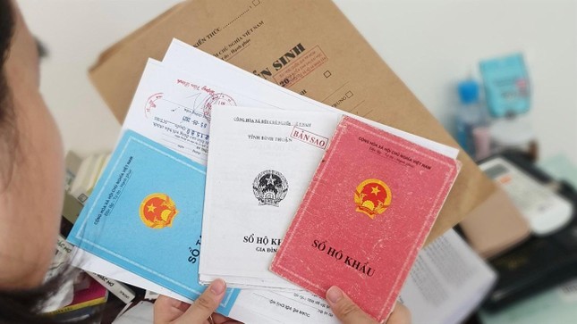 Sổ hộ khẩu giấy có giá trị sử dụng hết tháng 12/2022 (Ảnh minh họa).
