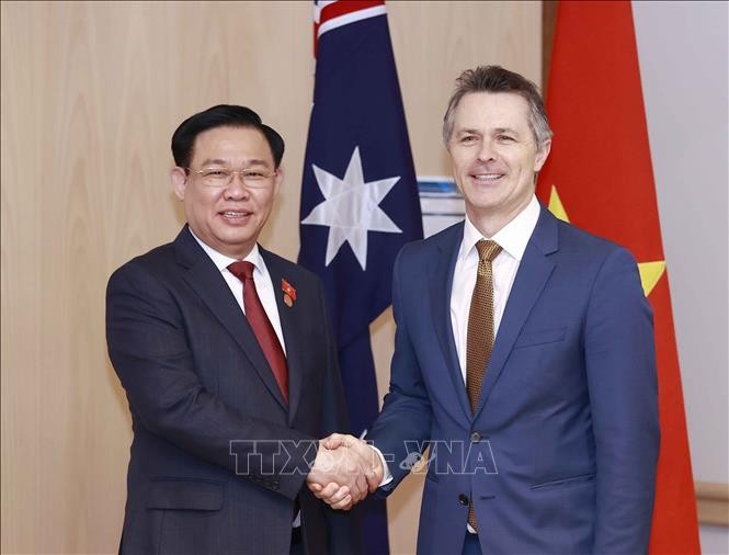 Chủ tịch Quốc hội tiếp Bộ trưởng Giáo dục và lãnh đạo đảng đối lập Australia