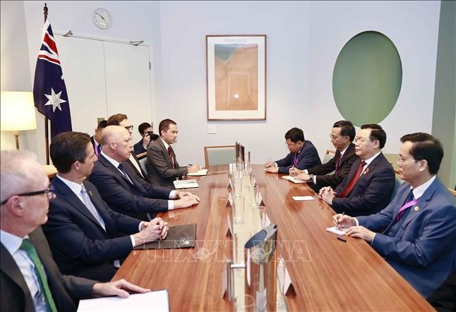 Chủ tịch Quốc hội tiếp Bộ trưởng Giáo dục và lãnh đạo đảng đối lập Australia
