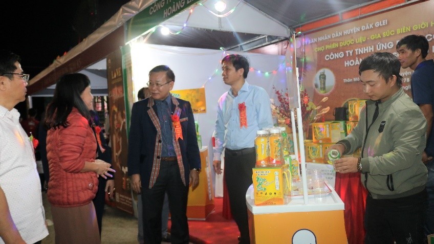 Tăng cường xúc tiến thương mại, mở rộng thị trường qua Chợ phiên Dược liệu - Gia súc biên giới tại Đăk Glei (Kon Tum)