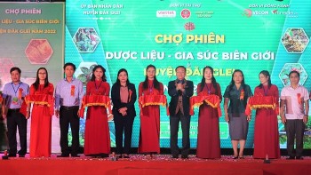 Tăng cường xúc tiến thương mại, mở rộng thị trường qua Chợ phiên Dược liệu - Gia súc biên giới tại Đăk Glei (Kon Tum)