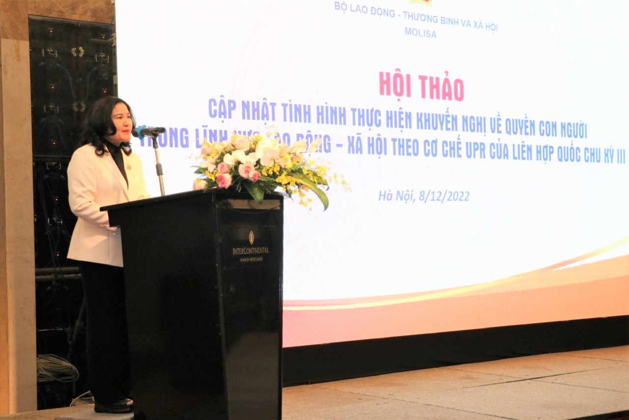 Thứ trưởng Bộ Lao động – Thương binh và Xã hội Nguyễn Thị Hà  phát biểu tại hội thảo.
