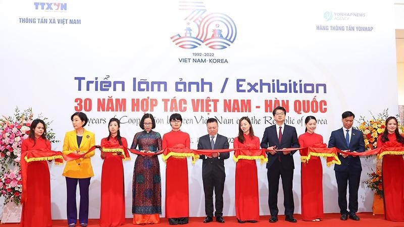 Triển lãm ảnh “30 năm hợp tác Việt Nam-Hàn Quốc”