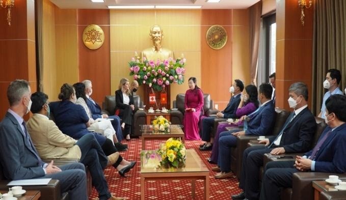 Đồng chí Nguyễn Thanh Hải, Ủy viên BCH Trung ương Đảng, Bí thư Tỉnh ủy, Trưởng Đoàn ĐBQH tỉnh tiếp bà Mélanie Joly, Bộ trưởng Bộ Ngoại giao Canada cùng thành viên Đoàn công tác thăm và làm việc tại tỉnh Thái Nguyên.