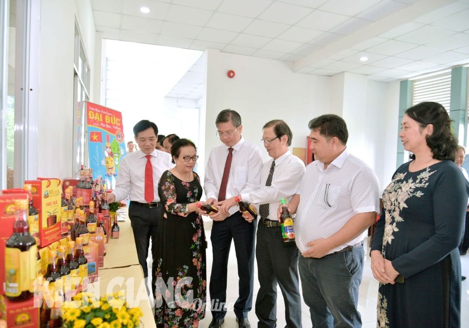 Nước mắm Phú Quốc đón nhận Bằng Di sản văn hóa phi vật thể quốc gia
