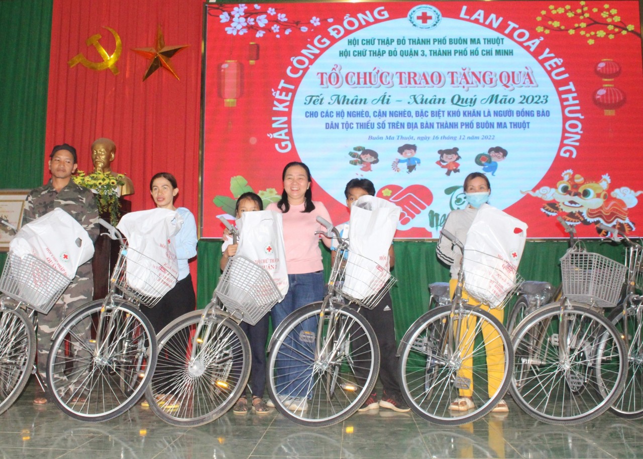 Đưa Tết nhân ái – Xuân Quý Mão 2023 đến với người dân tộc thiểu số trên địa bàn TP. Buôn Ma Thuột