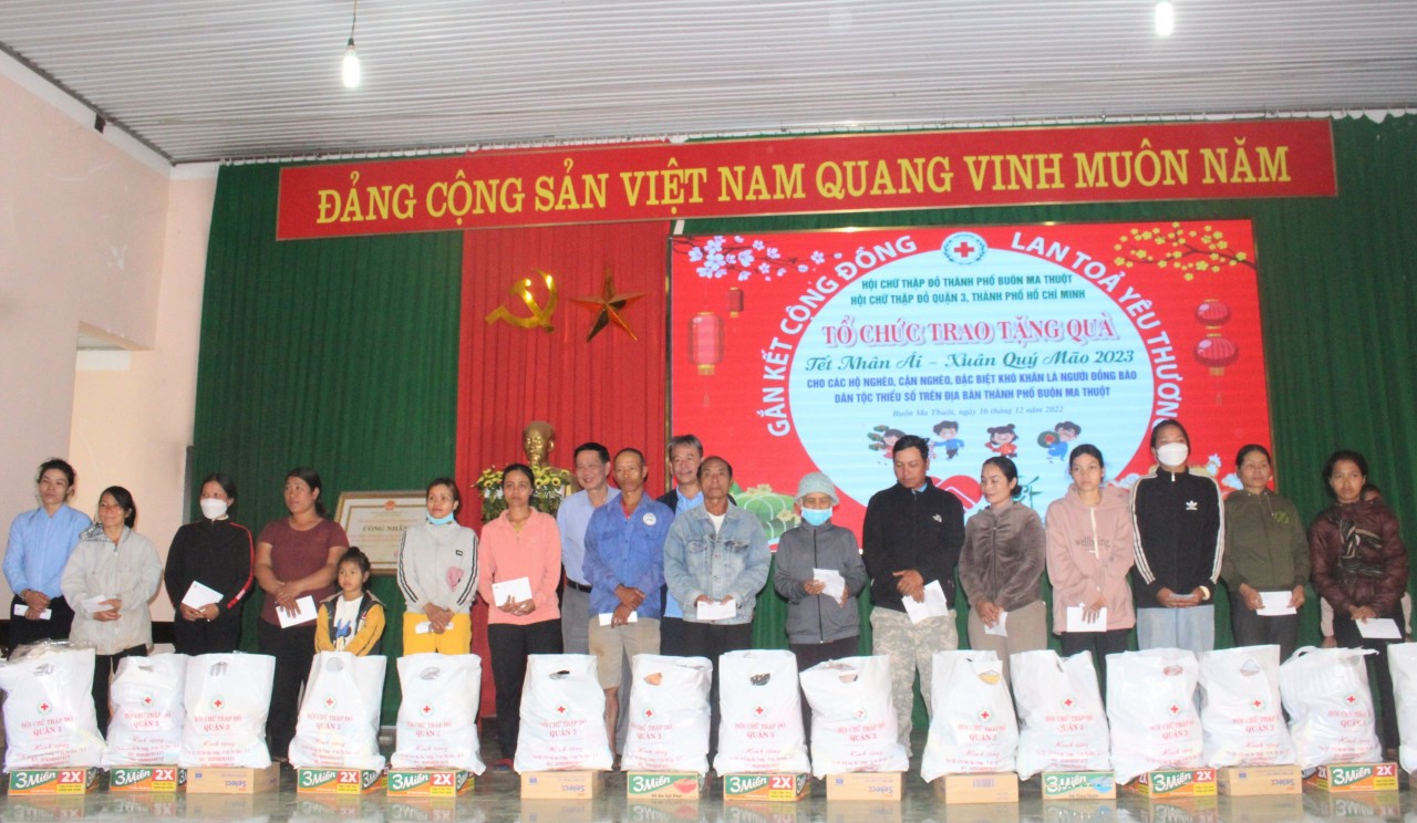 Đưa Tết nhân ái – Xuân Quý Mão 2023 đến với người dân tộc thiểu số trên địa bàn TP. Buôn Ma Thuột