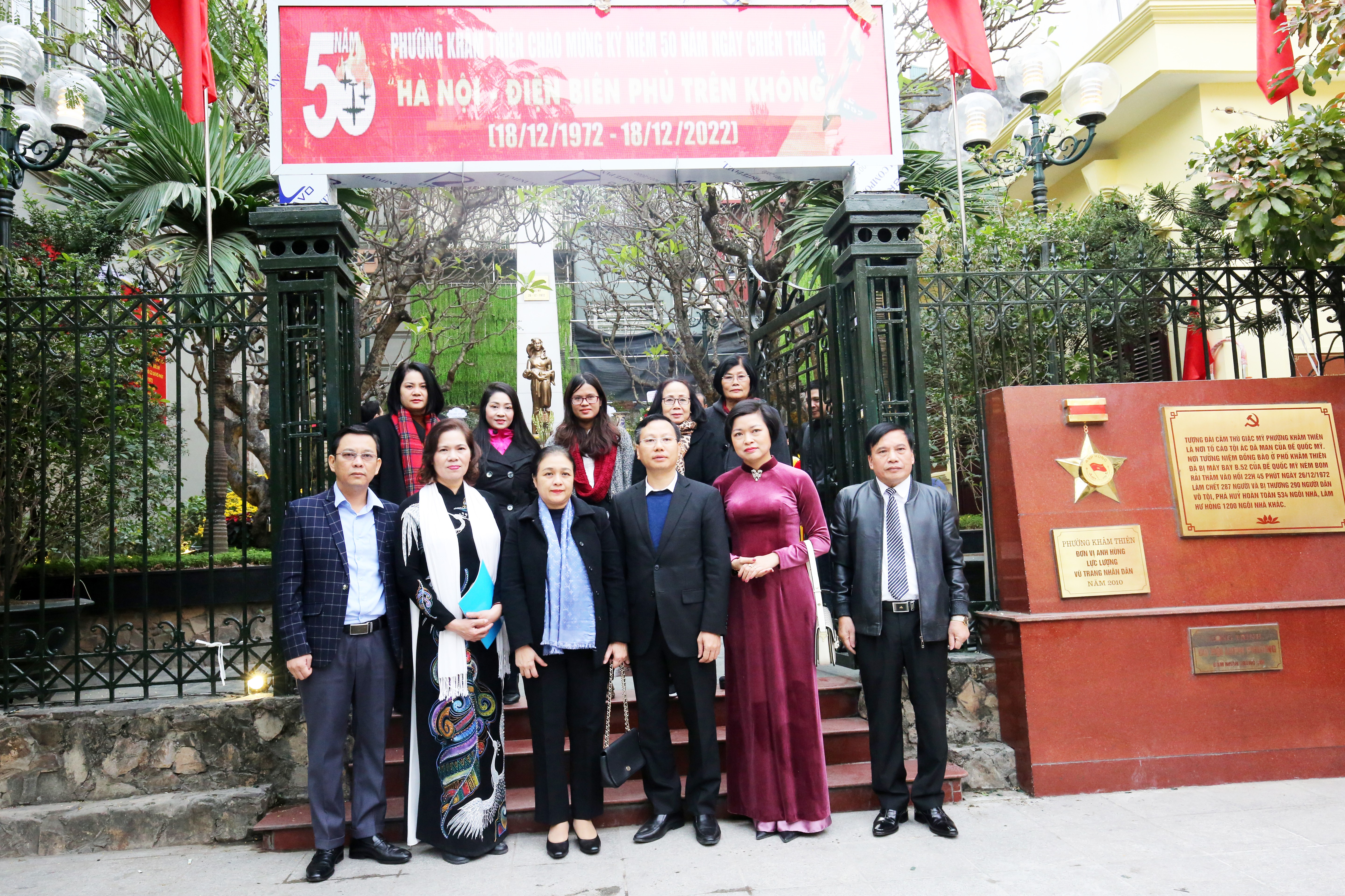Dâng hương tưởng nhớ đồng bào, anh hùng liệt sĩ hy sinh bảo vệ Thủ đô
