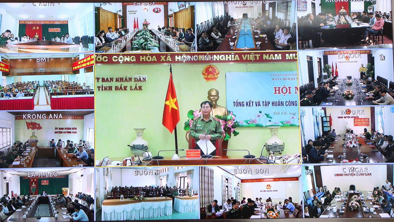 Tham dự hội nghị còn có 760 đại biểu ở điểm cầu UBND tỉnh và UBND các huyện, thị xã, thành phố.