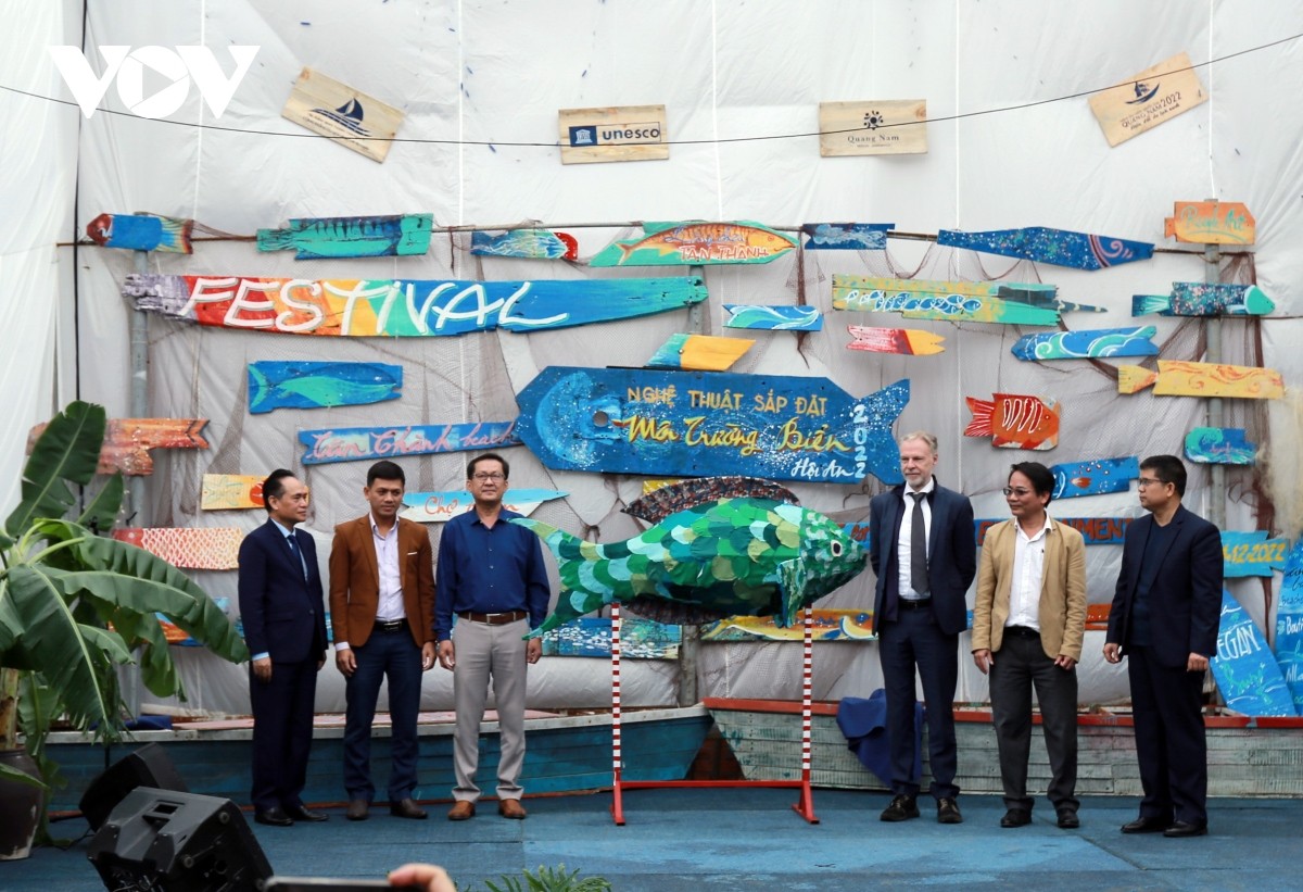 Khai mạc Festival Nghệ thuật sắp đặt Môi trường biển Hội An 2022 (Ảnh: Long Phi).