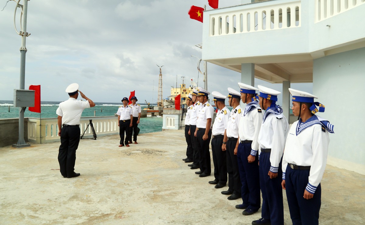 Hành trình mang quà Tết lên đảo Đá Nam (quần đảo Trường Sa) Hành trình mang quà Tết lên đảo Đá Nam (quần đảo Trường Sa)