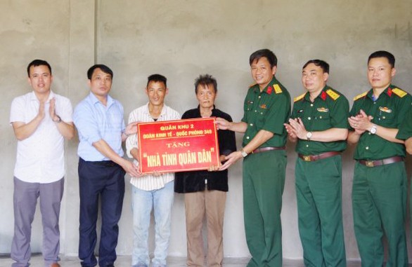 Niềm vui trong những ngôi nhà ấm tình quân dân