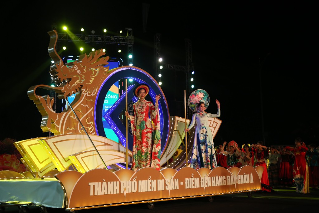 S&ocirc;i động Lễ hội Carnaval m&ugrave;a đ&ocirc;ng Hạ Long 2022