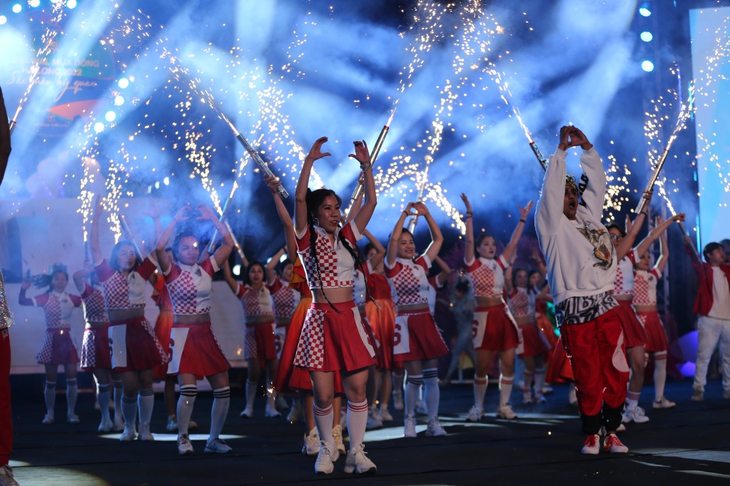 S&ocirc;i động Lễ hội Carnaval m&ugrave;a đ&ocirc;ng Hạ Long 2022