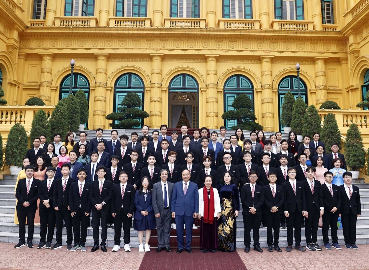 Chủ tịch nước trao Huân chương Lao động cho học sinh đoạt giải quốc tế 2022