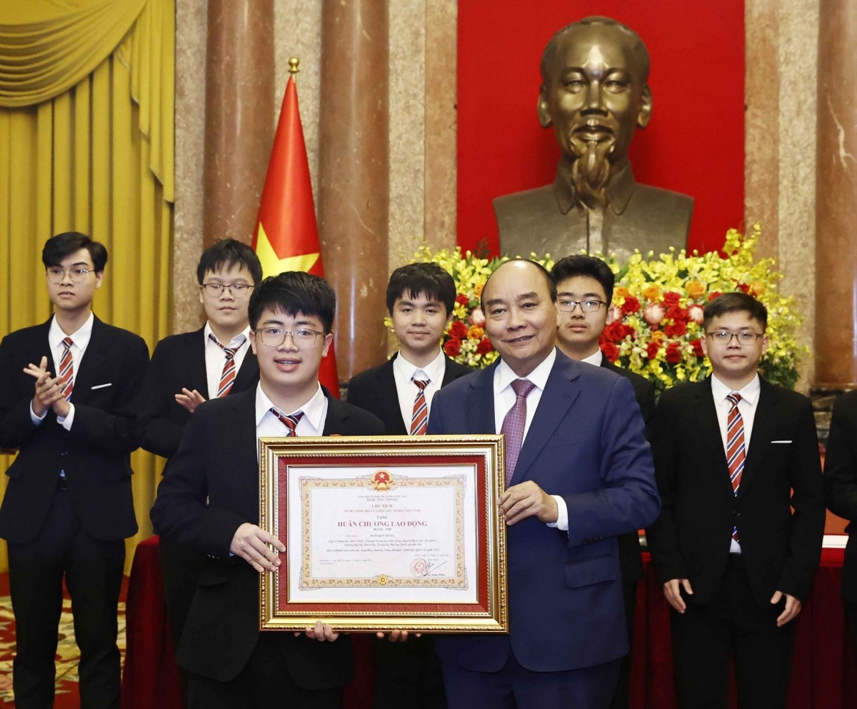 Chủ tịch nước trao Huân chương Lao động cho học sinh đoạt giải quốc tế 2022