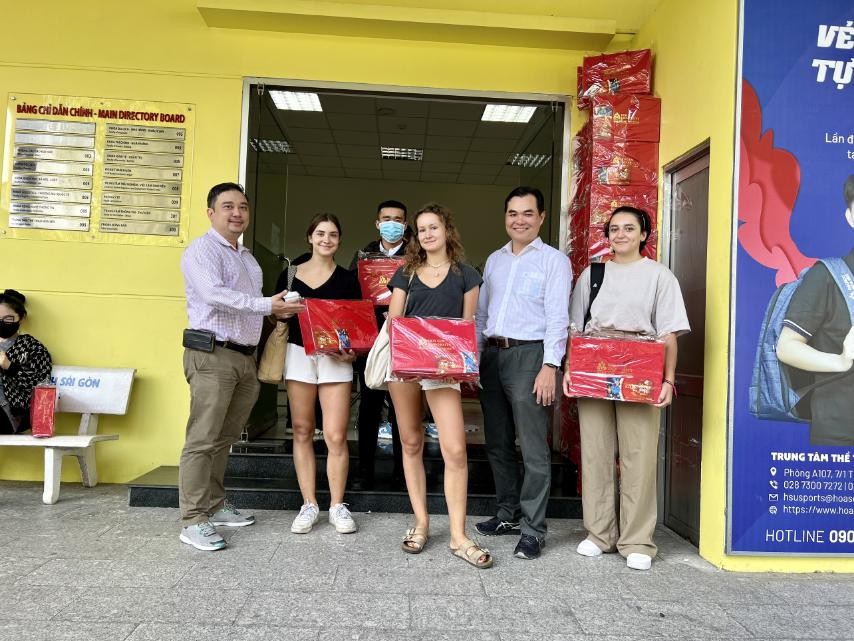 Sinh viên quốc tế hào hứng đón Tết Việt