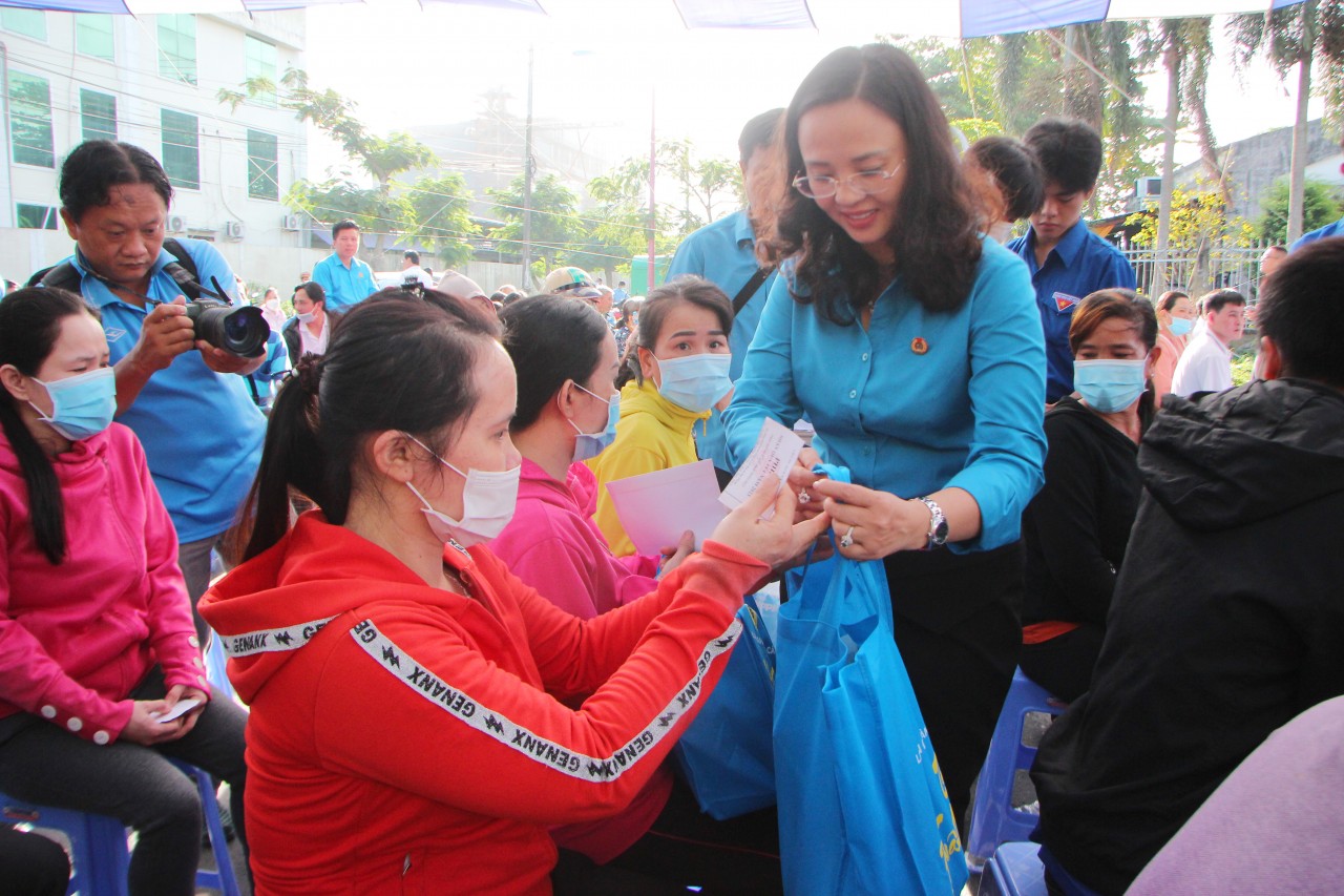Ấm áp Chương trình “Tết sum vầy - Xuân gắn kết” và “Chợ Tết Công đoàn năm 2023” tại Cần Thơ