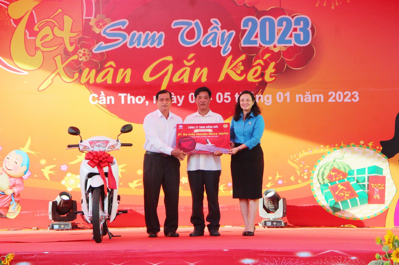 Ấm áp Chương trình “Tết sum vầy - Xuân gắn kết” và “Chợ Tết Công đoàn năm 2023” tại Cần Thơ
