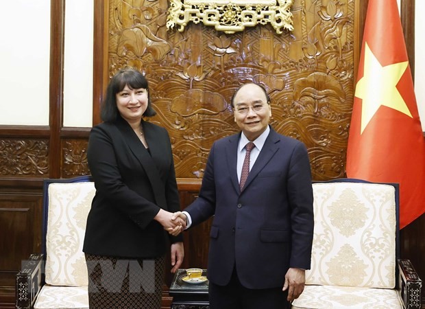 Chủ tịch nước Nguyễn Xuân Phúc tiếp Đại sứ Romania Cristina Romila | Chính trị | Vietnam+ (VietnamPlus)