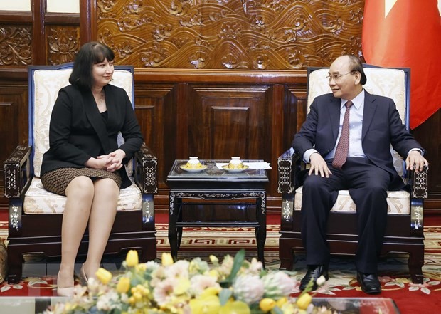 Chủ tịch nước Nguyễn Xuân Phúc tiếp Đại sứ Romania Cristina Romila | Chính trị | Vietnam+ (VietnamPlus)
