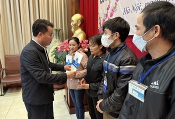 Trao tặng 200 suất quà cho bệnh nhân BHYT có hoàn cảnh khó khăn
