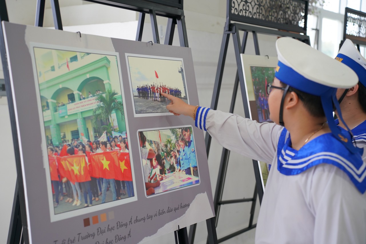 Đà Nẵng: Đặc sắc triển lãm &quot;Tuổi trẻ với biển đảo quê hương&quot;