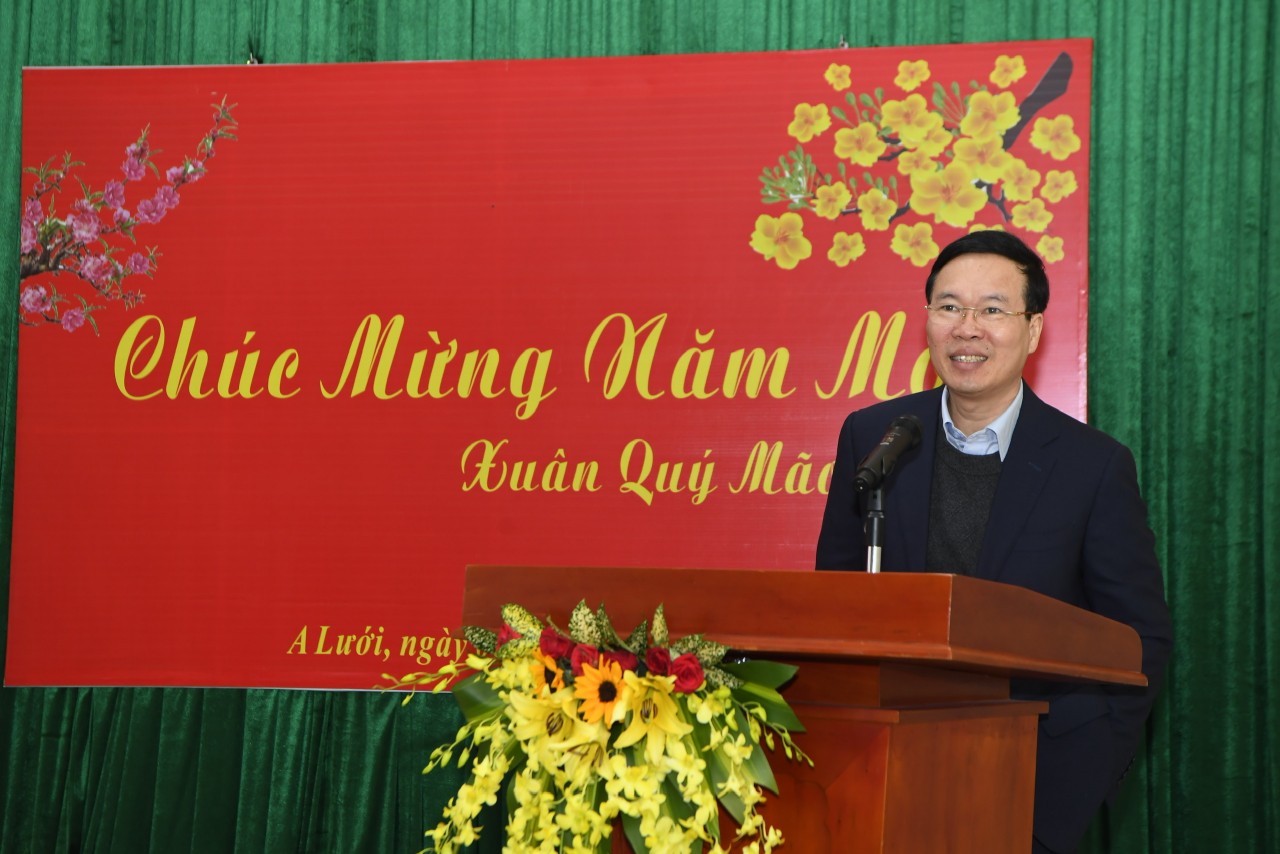 Đồng chí Võ Văn Thưởng đi thăm và chúc tết cán bộ, chiến sĩ Bộ đội Biên phòng và đồng bào miền cao A Lưới