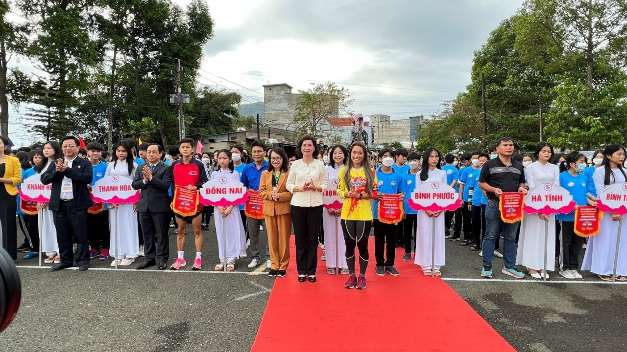 Đại diện Nhãn hàng Number 1 – Vũ Phương Thanh chia sẻ tại buổi lễ khai mạc.