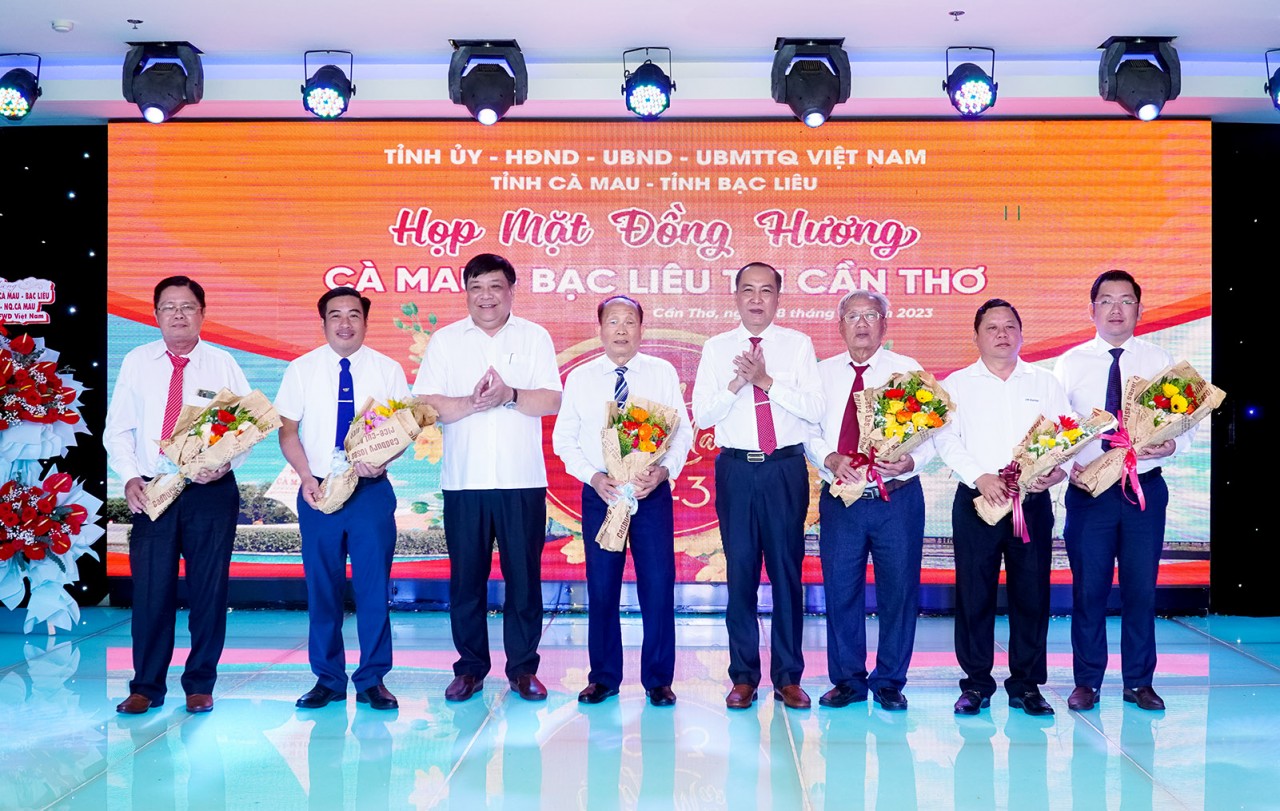 Cà Mau và Bạc Liêu kêu gọi đồng hương tiếp tục đóng góp phát triển quê hương