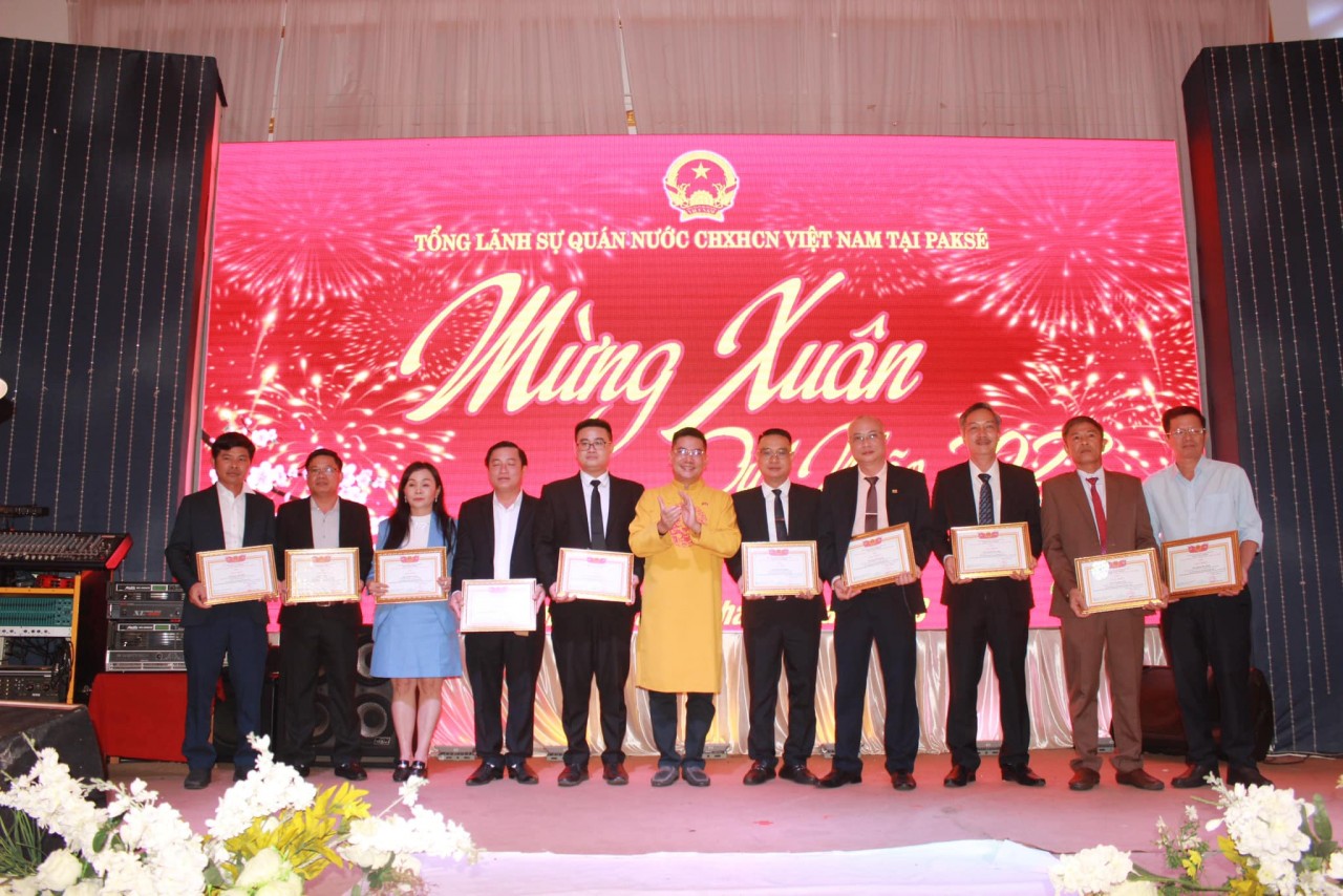 Kiều bào tại 4 tỉnh Nam Lào vui tết Cộng đồng năm 2023