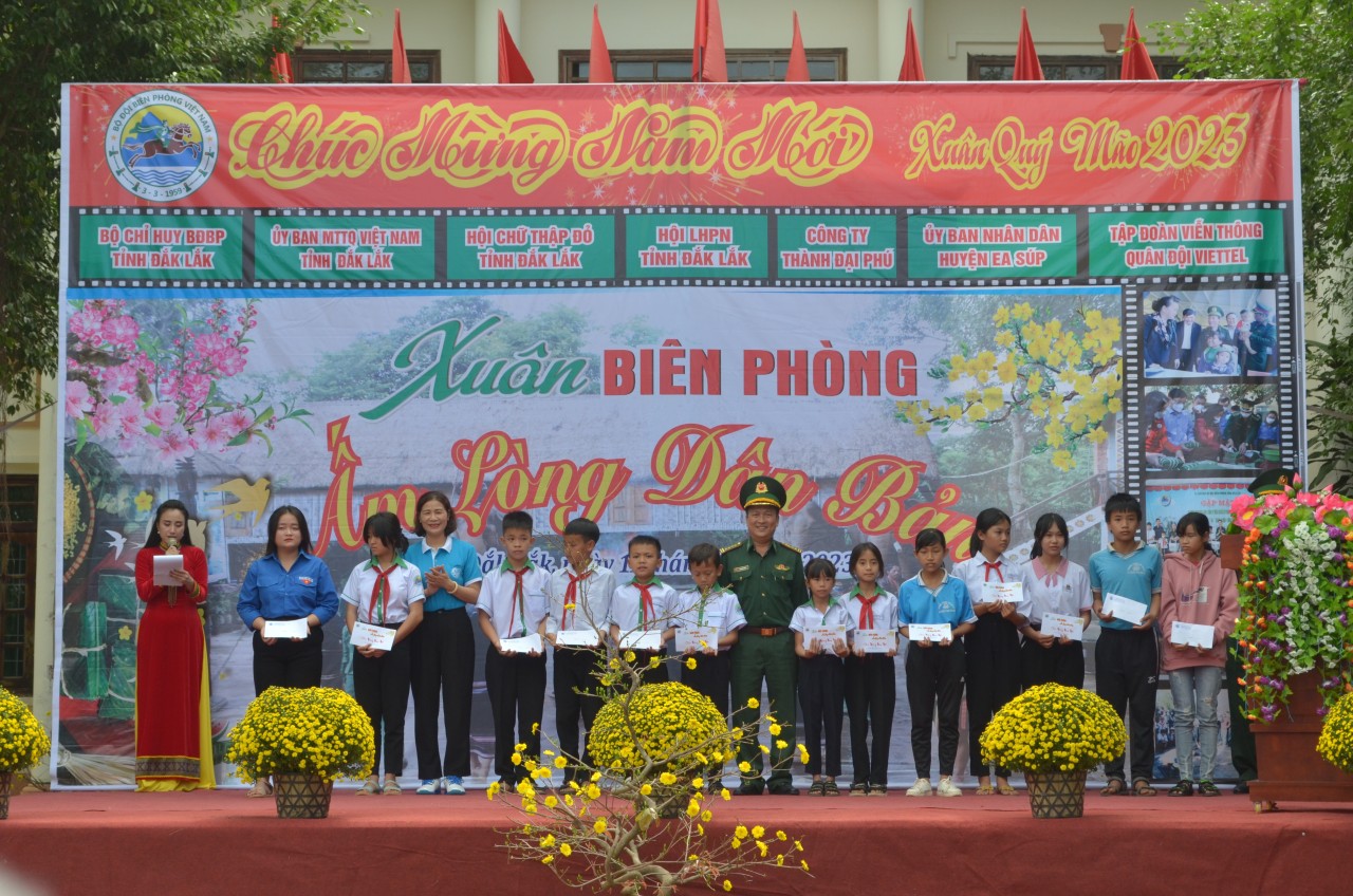 Nhiều hoạt động ý nghĩa qua chương trình “Xuân biên phòng, ấm lòng dân bản” tại Đắk Lắk