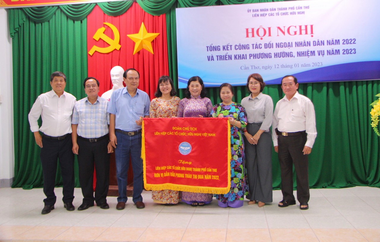 Liên hiệp hữu nghị Cần Thơ: 9 năm liên tiếp nhận Cờ thi đua 