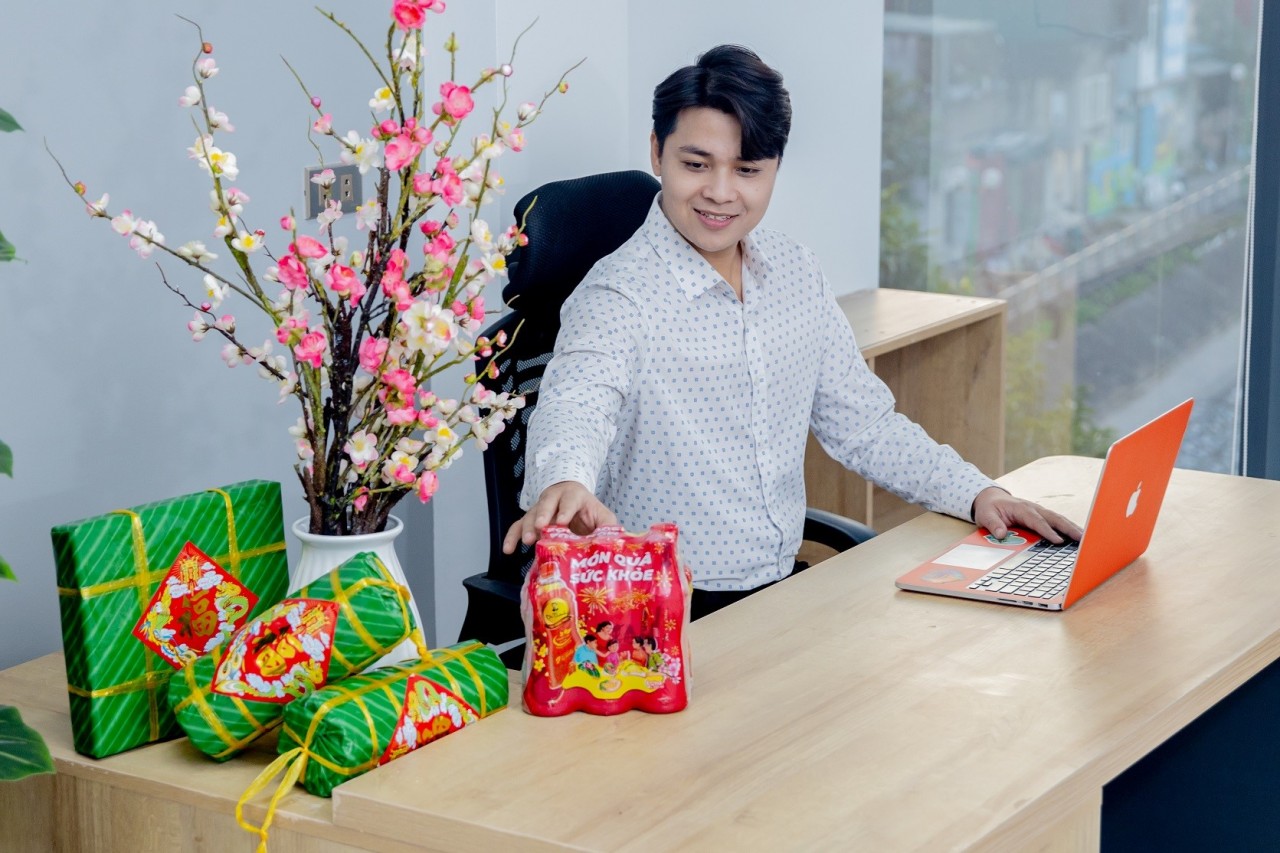 Người trẻ yêu thích sử dụng các thức uống như Trà Dr Thanh để thanh nhiệt cơ thể khỏi nóng trong người trước khi về quê ăn Tết.