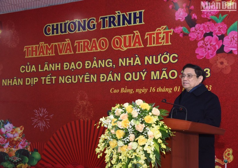 Quan tâm, chăm lo Tết cho lực lượng vũ trang, nhân dân tỉnh Cao Bằng