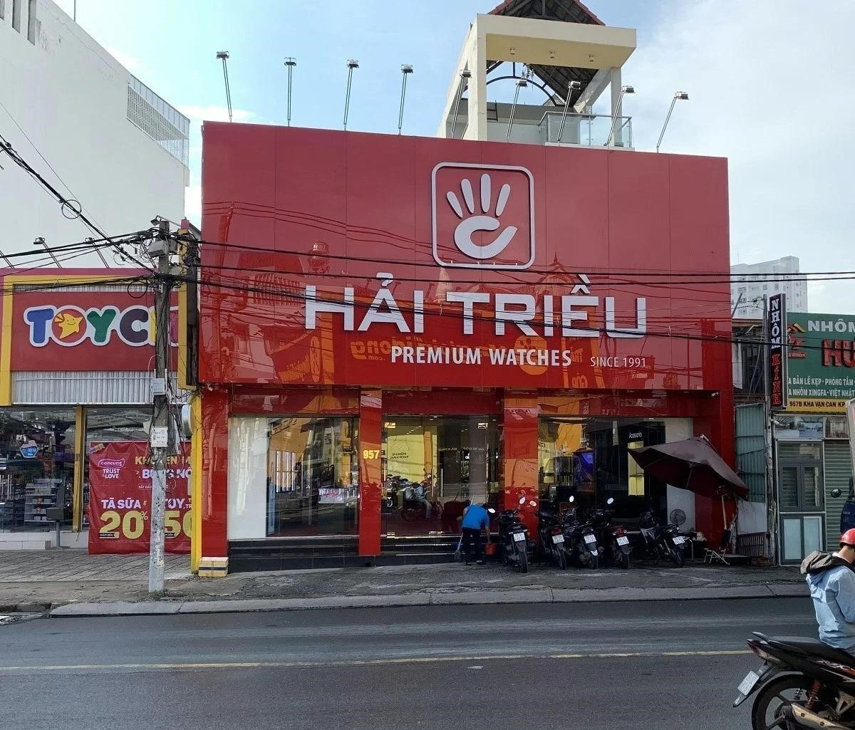 Mua sắm đồng hồ Orient tại các đại lý chính hãng để được hưởng quyền lợi về bảo hành.