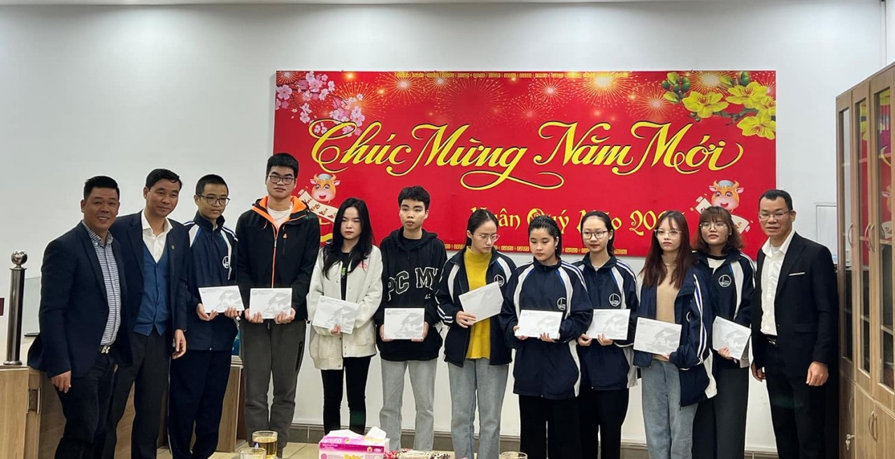 Mang Tết Nguyên đán tới sinh viên quốc tế ở ký túc xá