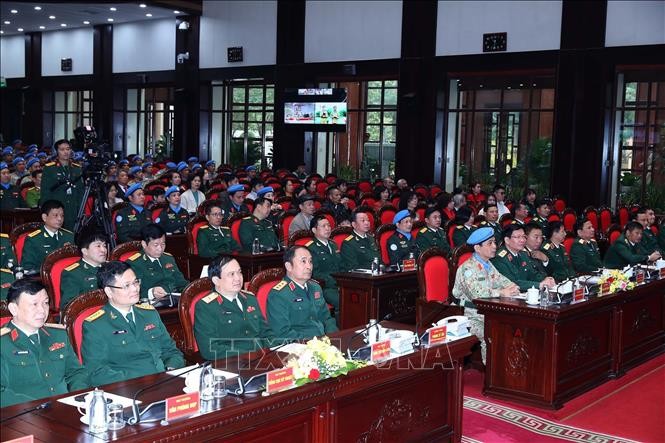 Kết nối trực tuyến với các chiến sĩ mũ nồi xanh Việt Nam thông qua "Nhịp cầu hòa bình"