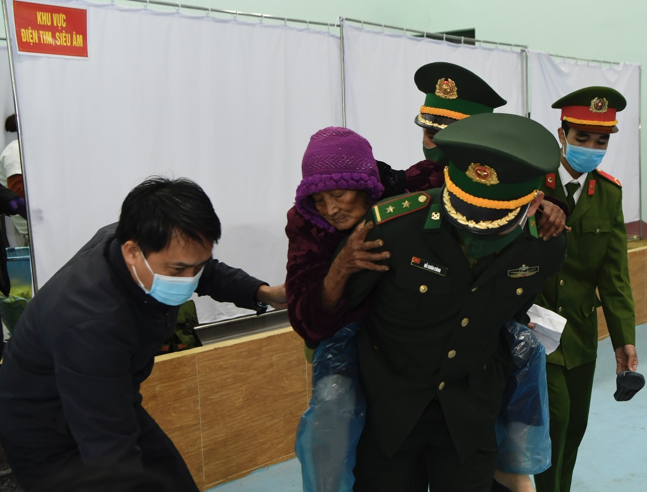 Xuân đã về trên biên cương: Để đồng bào có cái Tết ấm lo