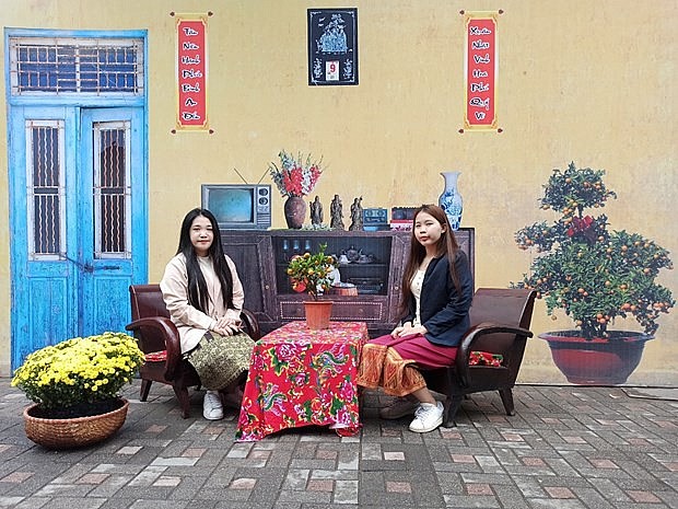 Sinh viên quốc tế hào hứng trải nghiệm Tết cổ truyền Việt Nam | Giáo dục | Vietnam+ (VietnamPlus)