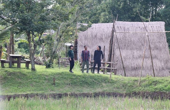 Người kết nối cộng đồng để lưu giữ văn hóa dân tộc ở Tây Nguyên | Phong cách | Vietnam+ (VietnamPlus)