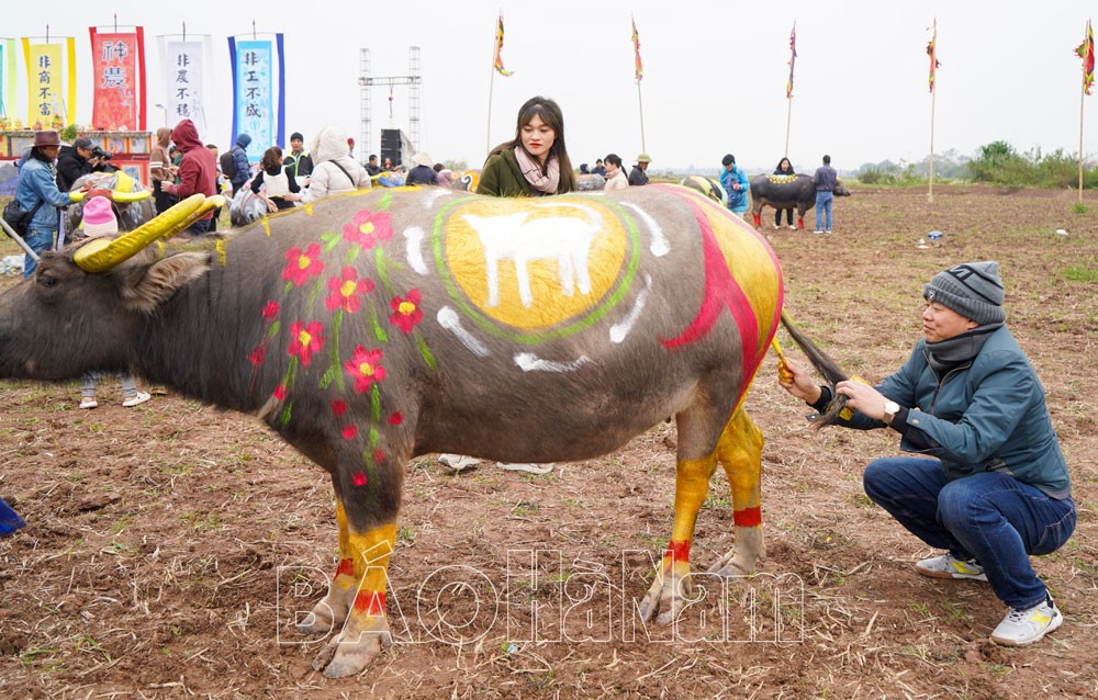 Độc đáo hội thi vẽ trang trí trâu Lễ hội Tịch điền Đọi Sơn 2023