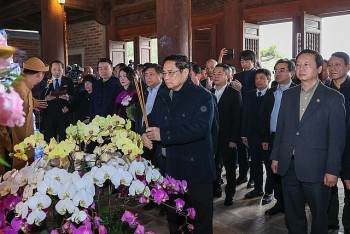 thu tuong dang huong tuong niem chu tich ho chi minh tai khu di tich quoc gia dac biet kim lien