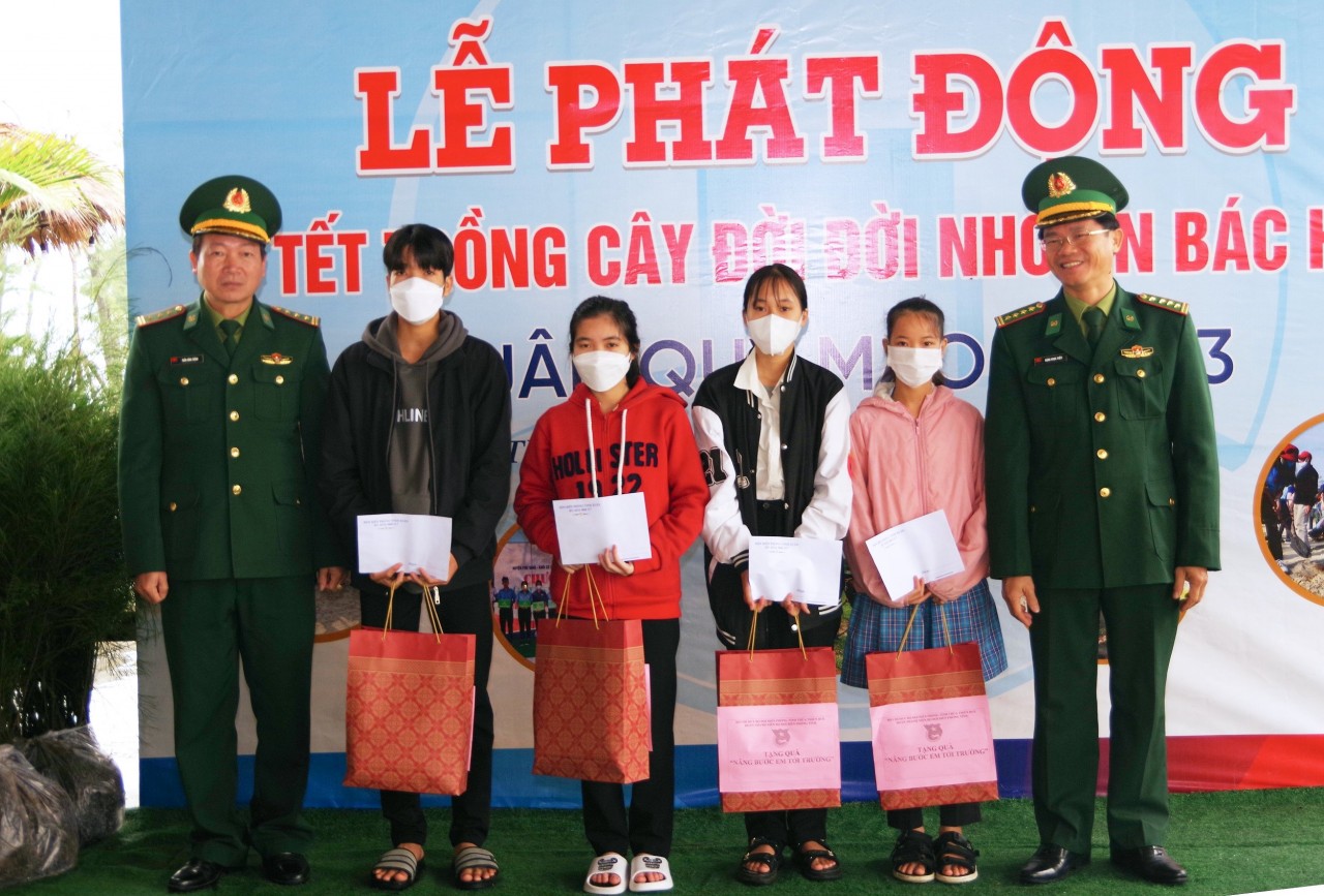 Bộ đội Biên phòng tỉnh Thừa Thiên Huế phát động Tết trồng cây "Đời đời nhớ ơn Bác Hồ" Bộ đội Biên phòng tỉnh Thừa Thiên Huế phát động Tết trồng cây "Đời đời nhớ ơn Bác Hồ"