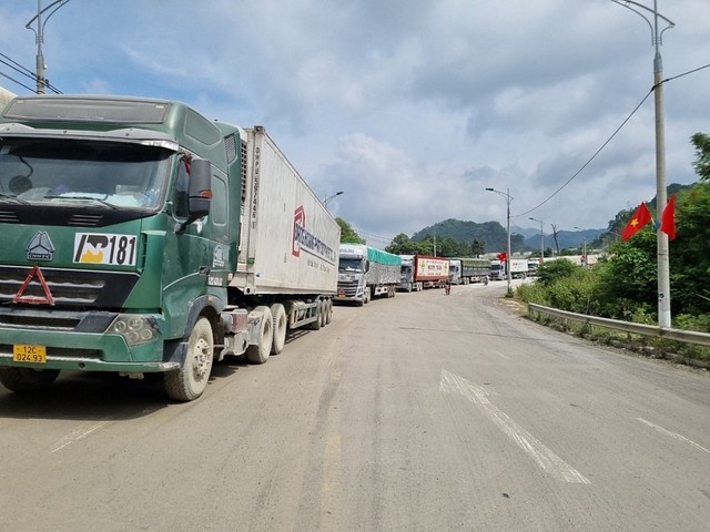 Hoạt động xuất nhập khẩu tại các cửa khẩu khởi sắc