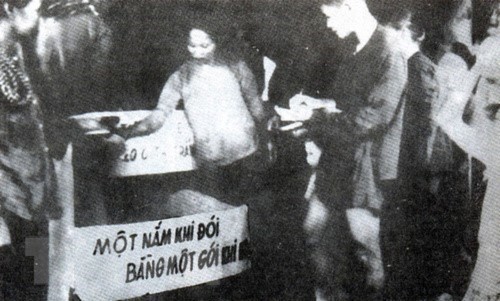 93 năm thành lập Đảng: Mối quan hệ gắn bó “máu thịt” giữa Đảng và dân | Chính trị | Vietnam+ (VietnamPlus)