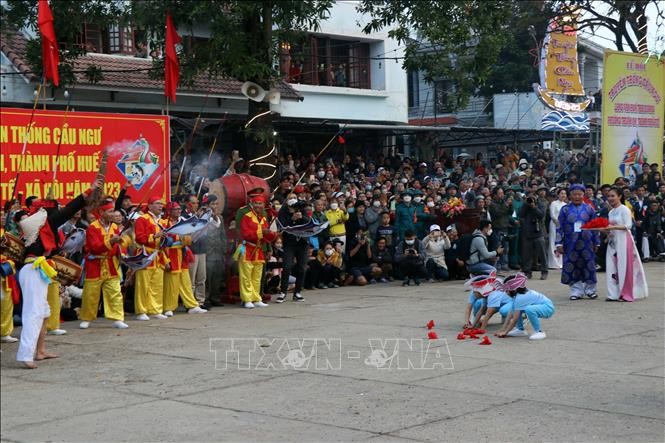 Hàng ngàn ngư dân Huế tham gia Lễ hội Cầu ngư đầu năm