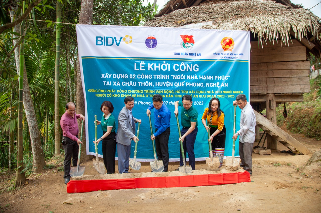 Khởi công xây 2 phòng học, 2 ngôi nhà hạnh phúc cho người nghèo huyện miền núi Quế Phong (Nghệ An)