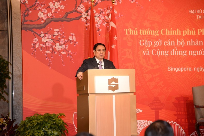 Thủ tướng gặp gỡ bà con cộng đồng người Việt Nam tại Singapore