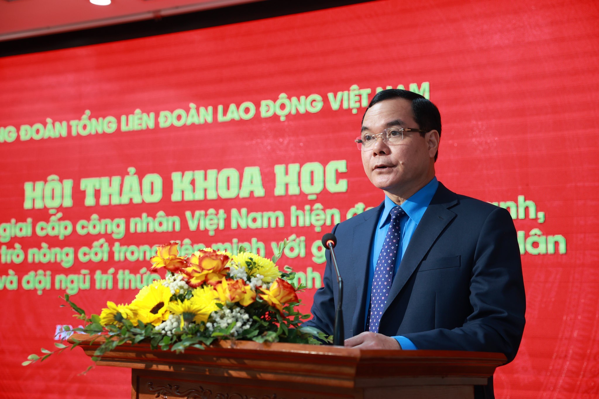 ông Nguyễn Đình Khang, Ủy viên Ban Chấp hành Trung ương Đảng, Bí thư Đảng đoàn, Chủ tịch Tổng LĐLĐ Việt Nam